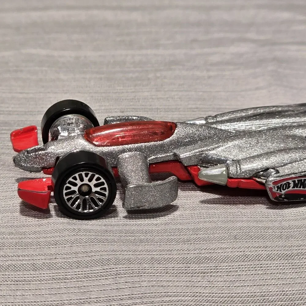 2001 Hot Wheels #34 First Editions 22/36 JET THREAT 3.0 Gray Diecast Car